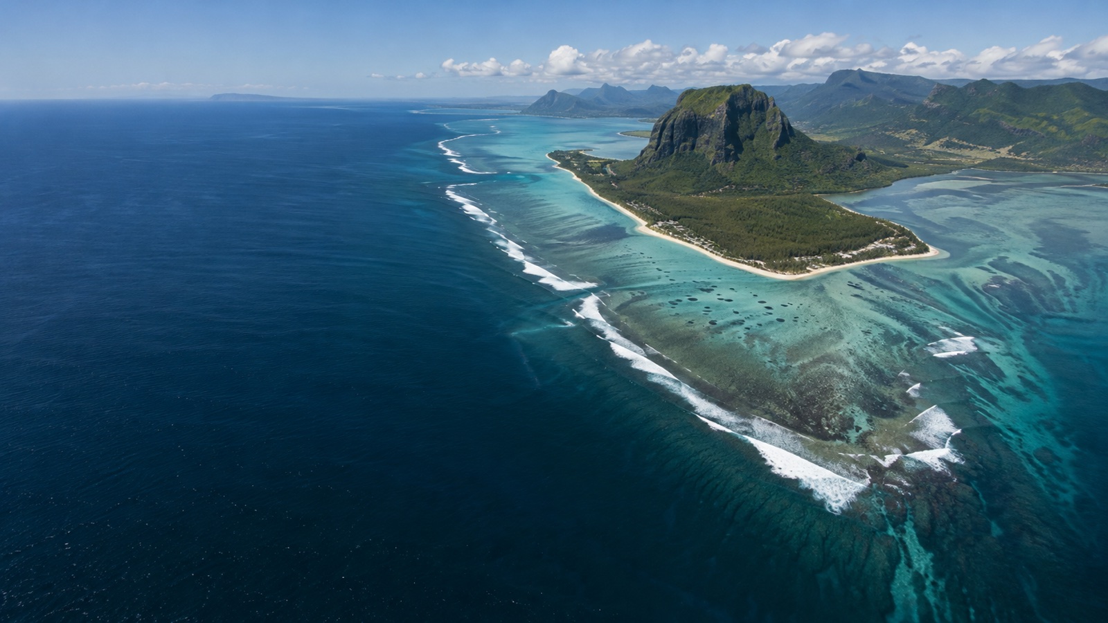 モーリシャスの海岸線とラグーンのイメージ